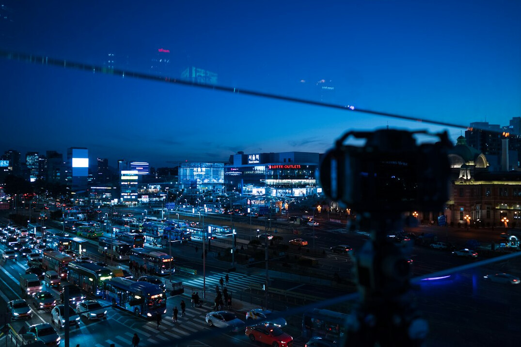Network operations centre distributing live video feeds